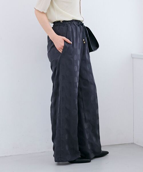le.coeur blanc（ルクールブラン）の「《WEB限定アイテム》フロッキードットイージーパンツ（その他パンツ・レディース・ブラック/チャコールグレー・38）」の22枚目の写真