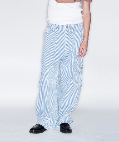 FROM ARLES(フロムアルル)の「ワイドペインターデニムパンツ / ストライプ(デニムパンツ・メンズ・ストライプ・M/L)」の1枚目の写真