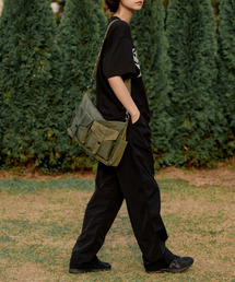 CONCEPTIDE（コンセプタイド）の「ミニマルナイロンデュアルポケットショルダーバッグ_Khaki（ショルダーバッグ）」