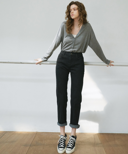 MALOUPE(マロップ)の「9119 クロップストレートデニムパンツ (ブラック)(デニムパンツ・レディース・ブラック・FREE)」の1枚目の写真