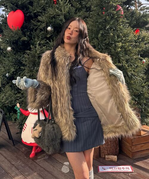 AMESWORLDWIDE（アメスワールドワイド）の「AMES FUR SHOULDER BAG CHARCOAL（ショルダーバッグ・レディース・その他・FREE）」の8枚目の写真