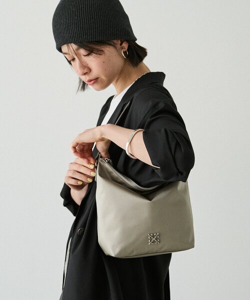 russet(ラシット)の「【撥水】スタンダードミニショルダーバッグ <クラウズナイロン>(ショルダーバッグ・レディース・ライトグレー/ブラック/ブルー系その他/ピンクベージュ/ベージュ・FREE)」の8枚目の写真