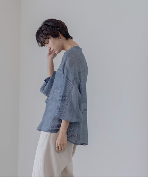 Eimee Law（エイミーロウ）の「パッチワークデニムプリントカフスリブシャツ（シャツ/ブラウス・レディース・ブルー/ライトブルー・FREE）」の9枚目の写真
