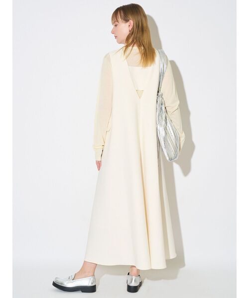 ELENDEEK（エレンディーク）の「バックベルトAラインワンピース（ワンピース・レディース・ブラック/アイボリー/グレー・02/01）」の2枚目の写真