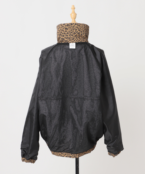 OUTDOOR PRODUCTS（アウトドアプロダクツ）の「レオパードアスレチックブルゾン ユニセックス着用可（その他アウター・レディース・タン・MEDIUM/LARGE）」の4枚目の写真