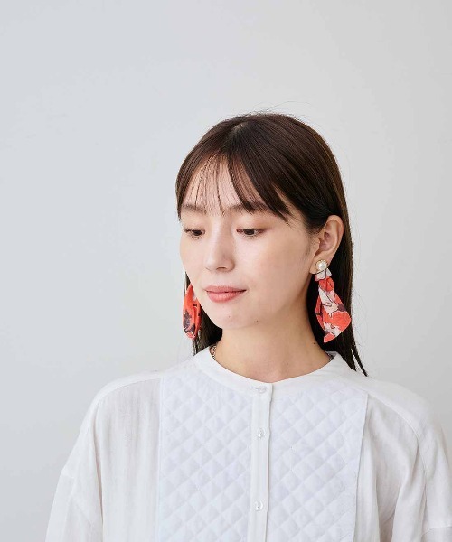 mensha!(メンシャ)の「mensha!ヴィンテージライクな ガーゼスカーフ風2‐WAYイヤアクセ(ピアス(両耳用)・レディース・レッド系その他/ブラック系その他/ブルー系その他・1/2)」の9枚目の写真