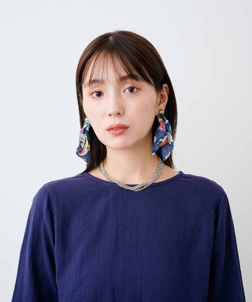 mensha!(メンシャ)の「mensha!ヴィンテージライクな ガーゼスカーフ風2‐WAYイヤアクセ(ピアス(両耳用)・レディース・レッド系その他/ブラック系その他/ブルー系その他・1/2)」の13枚目の写真