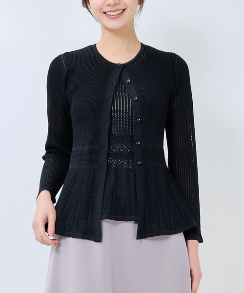 NARACAMICIE（ナラカミーチェ）の「【NARACAMICIE】透かし編みペプラムカーディガン（カーディガン/ボレロ・レディース・ネイビー/ブラウン/ピンク/ブルー/ブラック・M/L）」の2枚目の写真