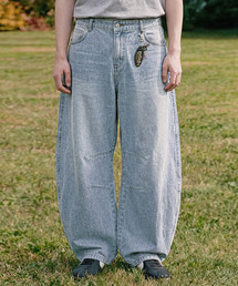 ANOLORCODE（アノローコード）の「ブルーニカーブドデニムパンツ（ライトブルー）（デニムパンツ）」