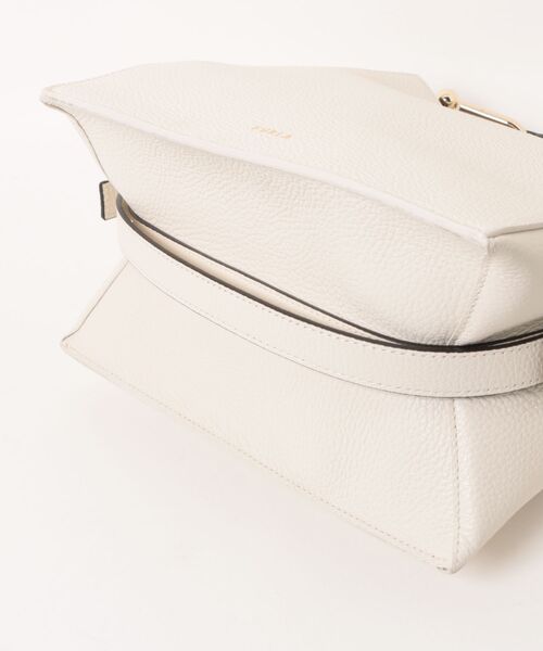 FURLA（フルラ）の「フルラ ヌヴォラ (Furla Nuvola) バケットバッグ S（ショルダーバッグ・レディース・オフホワイト/ブラック/モカ・ONE SIZE）」の15枚目の写真