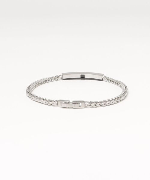 Guess(ゲス)の「GUESS NOIR ECLIPSE Plate Bracelet アクセサリー ブレスレット(ブレスレット・メンズ・シルバー・SMALL)」の2枚目の写真