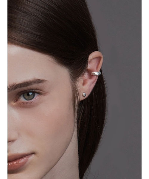 HEI（ヘイ）の「[sv925] texture crescent ear-cuff（ピアス（両耳用）・レディース・その他・FREE）」の2枚目の写真
