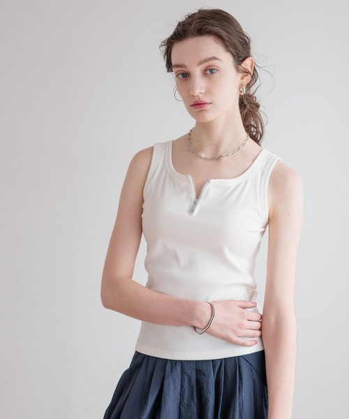 bijorie（ビジュリィ）の「【bijorie】[5つの機能付き]カップ付きハーフジップタンク／NEW BASIC（タンクトップ・レディース・ホワイト/ブラウン/ブラック・MEDIUM/LARGE/LG）」の4枚目の写真