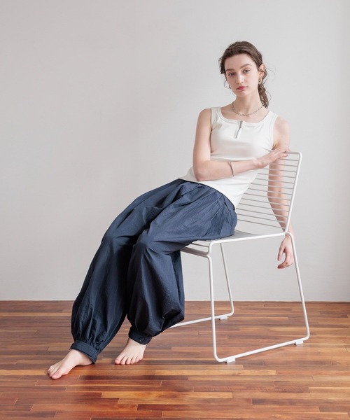 bijorie（ビジュリィ）の「【bijorie】[5つの機能付き]カップ付きハーフジップタンク／NEW BASIC（タンクトップ・レディース・ホワイト/ブラウン/ブラック・MEDIUM/LARGE/LG）」の5枚目の写真