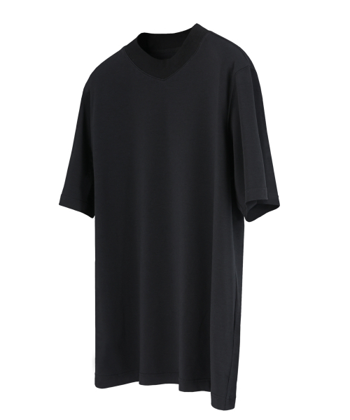 DGNAK(ディグナク)の「VシェイプクルーネックTシャツ(ブラック)(Tシャツ/カットソー・メンズ・ブラック・MEDIUM/LARGE)」の1枚目の写真