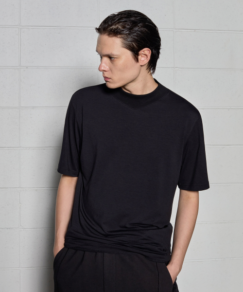DGNAK(ディグナク)の「VシェイプクルーネックTシャツ(ブラック)(Tシャツ/カットソー・メンズ・ブラック・MEDIUM/LARGE)」の3枚目の写真
