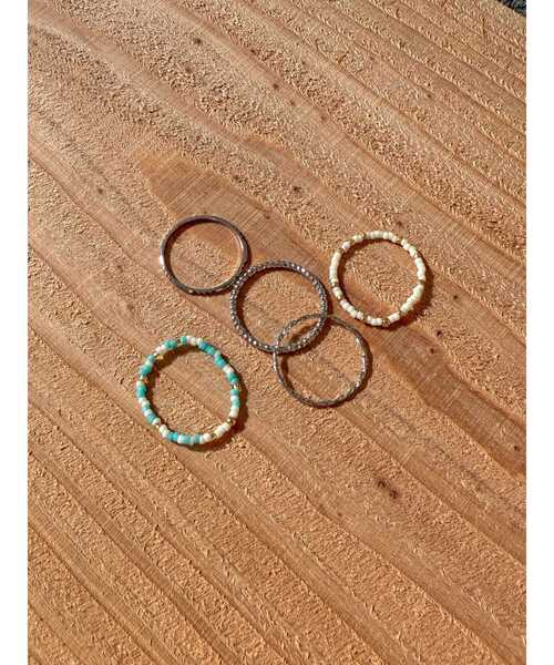 Ungrid（アングリッド）の「５連デザインリング（リング・レディース・アイボリー/ブルー・FREE）」の2枚目の写真