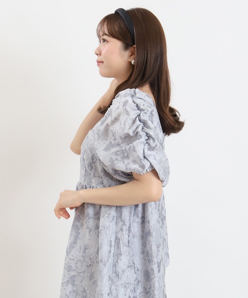 TRUDEA（トルディア）の「バルーンスリーブジャガード ドレス（ドレス・レディース・ライトグレー/ピンク・MEDIUM）」の16枚目の写真