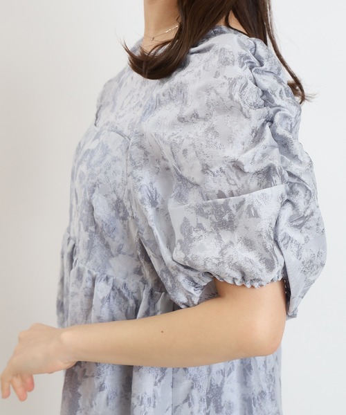 TRUDEA（トルディア）の「バルーンスリーブジャガード ドレス（ドレス・レディース・ライトグレー/ピンク・MEDIUM）」の10枚目の写真