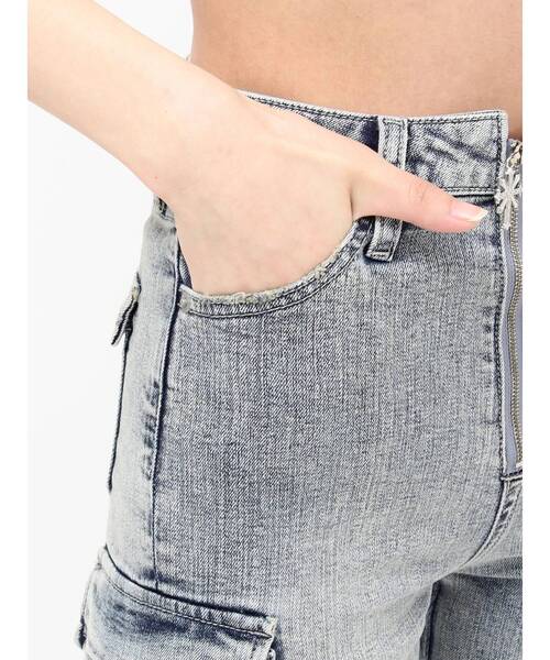 GYDA(ジェイダ)の「ハイウエストsacred edge cross ZIPデザインフレアデニムパンツ【セットアップ着用可能】(デニムパンツ・レディース・インディゴブルー/ライトブルー・MEDIUM/SMALL/X-SMALL)」の11枚目の写真
