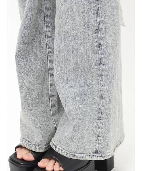 GYDA(ジェイダ)の「ハイウエストsacred edge cross ZIPデザインフレアデニムパンツ【セットアップ着用可能】(デニムパンツ・レディース・インディゴブルー/ライトブルー・MEDIUM/SMALL/X-SMALL)」の13枚目の写真