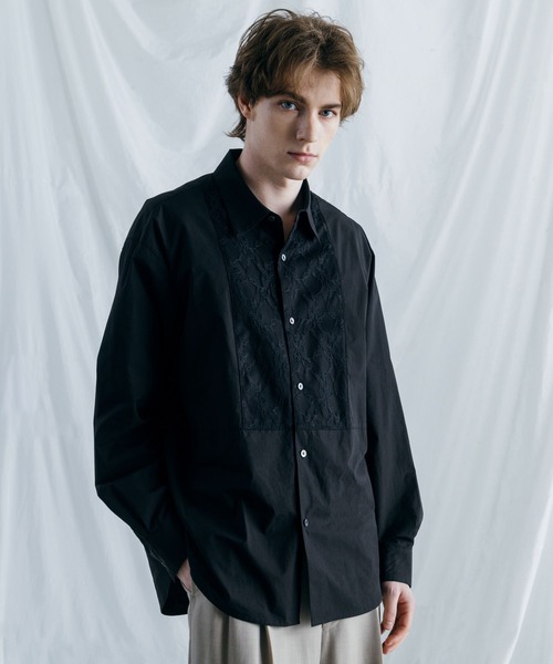 BLAYMORE（ブレイモア）の「【BLAYMORE】Regular Collar Lace Shirt / レギュラーカラーレースシャツ（シャツ/ブラウス・メンズ・ホワイト/ライトブルー/ブラック・MEDIUM/SMALL）」の3枚目の写真