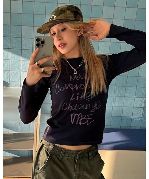 inst.ALL（インストール）の「クロップド丈ペイント風ロゴロンT（Tシャツ/カットソー・レディース・グレー/ホワイト/ブラック・M）」の3枚目の写真
