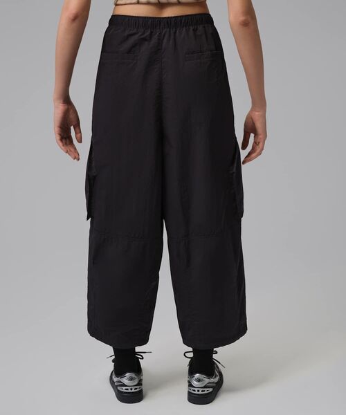 JORDAN BRAND（ジョーダンブランド）の「ジョーダン フライト シカゴ ウィメンズ パラシュート パンツ / Jordan Flight Chicago Women's Parachute Pants IF1169-010 Black（その他パンツ・レディース・ブラック・L/M/S/XL/XS）」の8枚目の写真