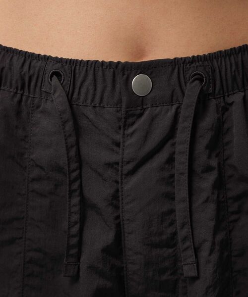 JORDAN BRAND（ジョーダンブランド）の「ジョーダン フライト シカゴ ウィメンズ パラシュート パンツ / Jordan Flight Chicago Women's Parachute Pants IF1169-010 Black（その他パンツ・レディース・ブラック・L/M/S/XL/XS）」の7枚目の写真