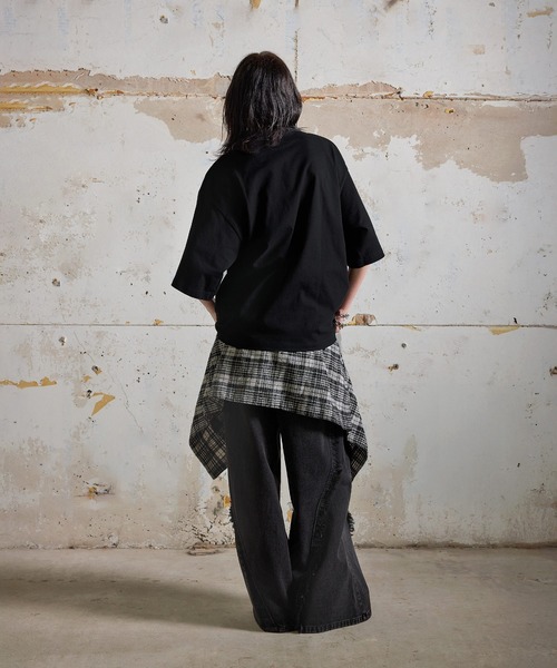 ERAR(エラー)の「【ERAR】オーバーサイズメタルプレート無地モックネックTシャツ(Tシャツ/カットソー・メンズ・ブラック/ホワイト・L/M/S/XL)」の20枚目の写真