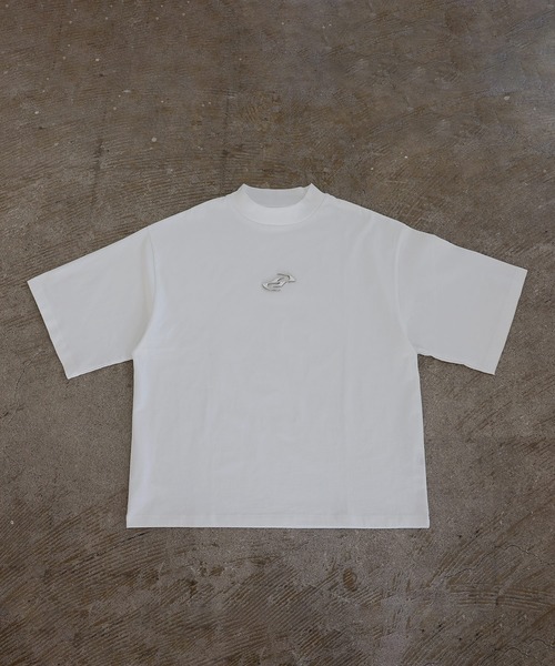 ERAR(エラー)の「【ERAR】オーバーサイズメタルプレート無地モックネックTシャツ(Tシャツ/カットソー・メンズ・ブラック/ホワイト・L/M/S/XL)」の3枚目の写真