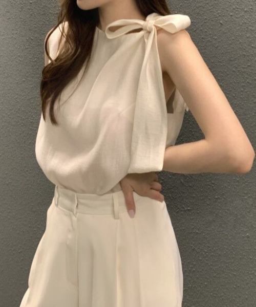 AMAJI(アマジ)の「肩リボンノースリーブトップス(Tシャツ/カットソー・レディース・ホワイト/ベージュ/ブラック・FREE)」の11枚目の写真