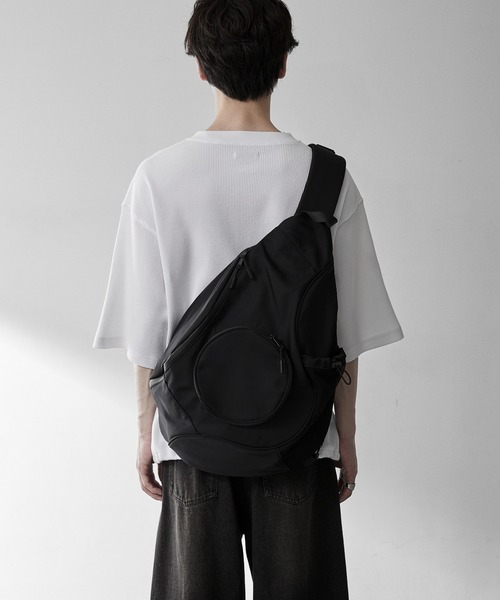 RUUBON(ルーボン)の「【RUUBON】one shoulder sling bag / ワンショルダースリングバッグ(撥水)(ショルダーバッグ・メンズ・ブラック・FREE)」の2枚目の写真