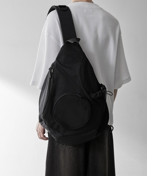 RUUBON(ルーボン)の「【RUUBON】one shoulder sling bag / ワンショルダースリングバッグ(撥水)(ショルダーバッグ・メンズ・ブラック・FREE)」の3枚目の写真
