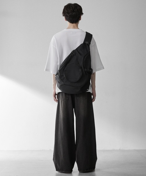 RUUBON(ルーボン)の「【RUUBON】one shoulder sling bag / ワンショルダースリングバッグ(撥水)(ショルダーバッグ・メンズ・ブラック・FREE)」の11枚目の写真