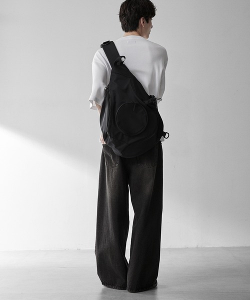 RUUBON(ルーボン)の「【RUUBON】one shoulder sling bag / ワンショルダースリングバッグ(撥水)(ショルダーバッグ・メンズ・ブラック・FREE)」の13枚目の写真