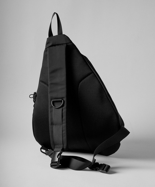 RUUBON(ルーボン)の「【RUUBON】one shoulder sling bag / ワンショルダースリングバッグ(撥水)(ショルダーバッグ・メンズ・ブラック・FREE)」の16枚目の写真