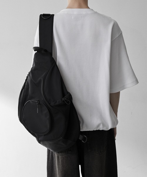 RUUBON(ルーボン)の「【RUUBON】one shoulder sling bag / ワンショルダースリングバッグ(撥水)(ショルダーバッグ・メンズ・ブラック・FREE)」の4枚目の写真