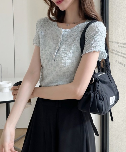 Ada.(エイダ)の「透かし編み風 ヘンリーネック シアー カットソー(Tシャツ/カットソー・レディース・イエロー/ブルー/ホワイト・FREE)」の6枚目の写真