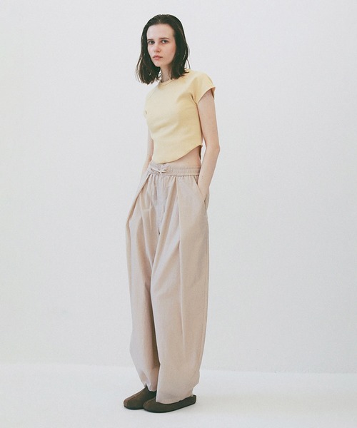 CLANE(クラネ)の「ROUND HEM SHORT SLEEVE TOPS(Tシャツ/カットソー・レディース・ブラック/ベージュ/ホワイト・2/1)」の19枚目の写真