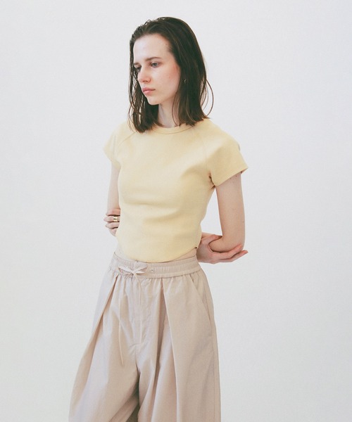 CLANE(クラネ)の「ROUND HEM SHORT SLEEVE TOPS(Tシャツ/カットソー・レディース・ブラック/ベージュ/ホワイト・2/1)」の15枚目の写真