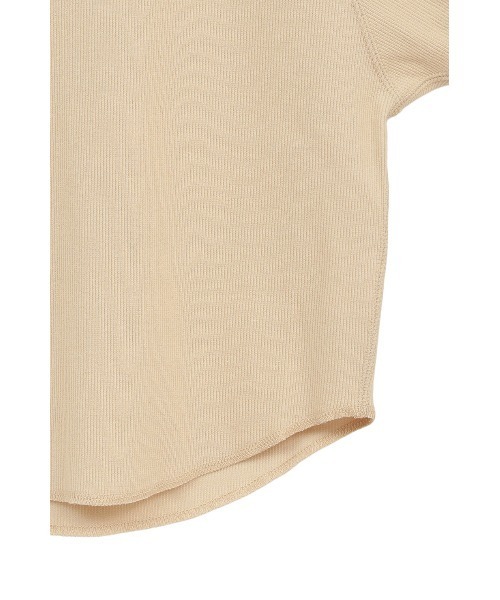 CLANE(クラネ)の「ROUND HEM SHORT SLEEVE TOPS(Tシャツ/カットソー・レディース・ブラック/ベージュ/ホワイト・2/1)」の4枚目の写真