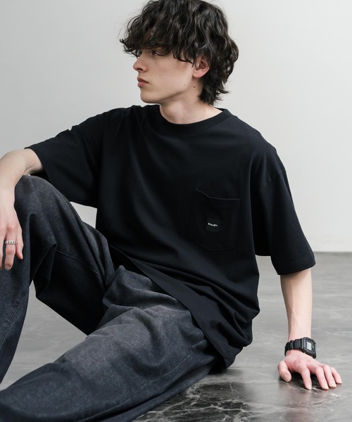 HUF(ハフ)の「HUF ハフ オーバーサイズ ポケット プリント アソート半袖コットンTシャツ(Tシャツ/カットソー・メンズ・ホワイト系1/ブラック系1/グリーン/ブラック系/ベージュ/ブラウン系9/ホワイト系6/ライラック系6/ホワイト系4/ブラック系3/ホワイト系/ブラック/ブラック系9/ブラック系8/ホワイト系8/グリーン系その他/ホワイト系7/ベージュ系5/ブラック系その他/ホワイト系5/ブラック系4/ホワイト系3/ブラック系2/グレー系9/ブラック系その他2/ブラック系7/ブラック系6/ブラック系5/グレー系4/ホワイト系2・M/XL/L)」の18枚目の写真