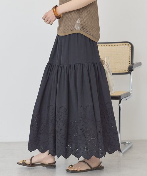 AMERICAN HOLIC(アメリカンホリック)の「アイレット刺繍ティアードスカート(スカート・レディース・レッド/ブラック/オフホワイト・FREE)」の6枚目の写真