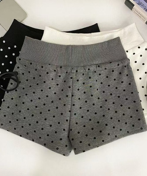 Achic(アシック)の「ドット柄ミニショートパンツ(その他パンツ・レディース・ホワイト/ブラック/グレー・M)」の18枚目の写真