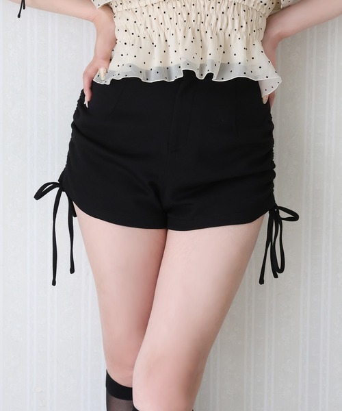 one after another NICE CLAUP(ワンアフターアナザーナイスクラップ)の「サイドドロストショートパンツ(その他パンツ・レディース・ブラック/チャコールグレー/オフホワイト・FREE)」の1枚目の写真