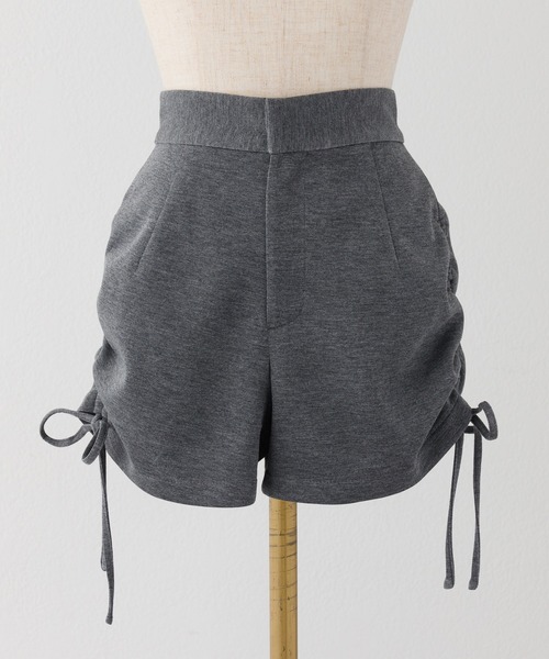 one after another NICE CLAUP(ワンアフターアナザーナイスクラップ)の「サイドドロストショートパンツ(その他パンツ・レディース・ブラック/チャコールグレー/オフホワイト・FREE)」の5枚目の写真
