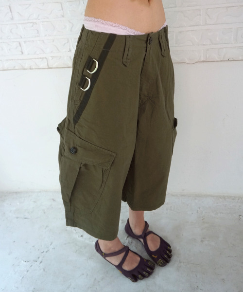 KIJIKO（キジコ）の「ke614. Washed Bermuda Cargo Pants Khaki（その他パンツ・レディース・カーキ・SMALL/MEDIUM）」の2枚目の写真