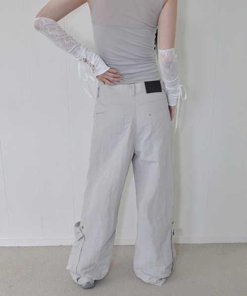 41PRAY（サイルプレイ）の「Nylon Flap Wide Pants / Grey（その他パンツ・レディース・チャコールグレー・1/2）」の2枚目の写真