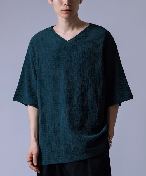 Crownor(クラウノアー)の「シャーリング Vネック ルーズカットソー(Tシャツ/カットソー・メンズ・グレイッシュベージュ/オリーブ系/ブラック・SMALL/MEDIUM/LARGE)」の3枚目の写真